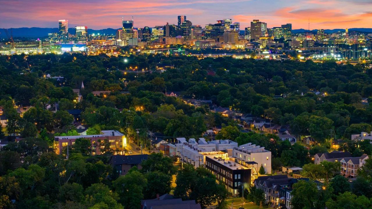 Sleeps 16 2 Homes Next Door Walk to Dining Music Lischey Loft The Bloom House by AvantStay - 5