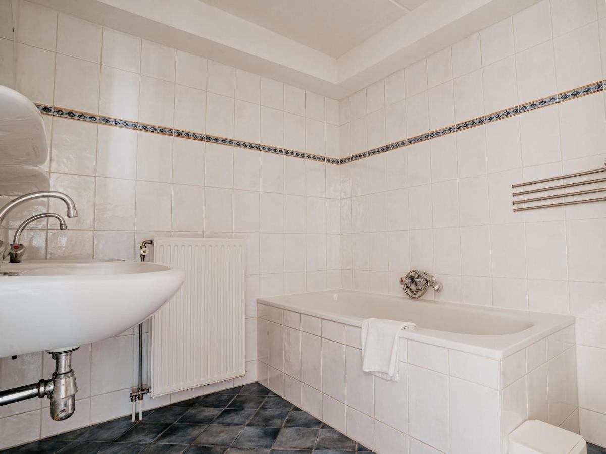Uitgeest Apartment with Waterpark Nearby - 3
