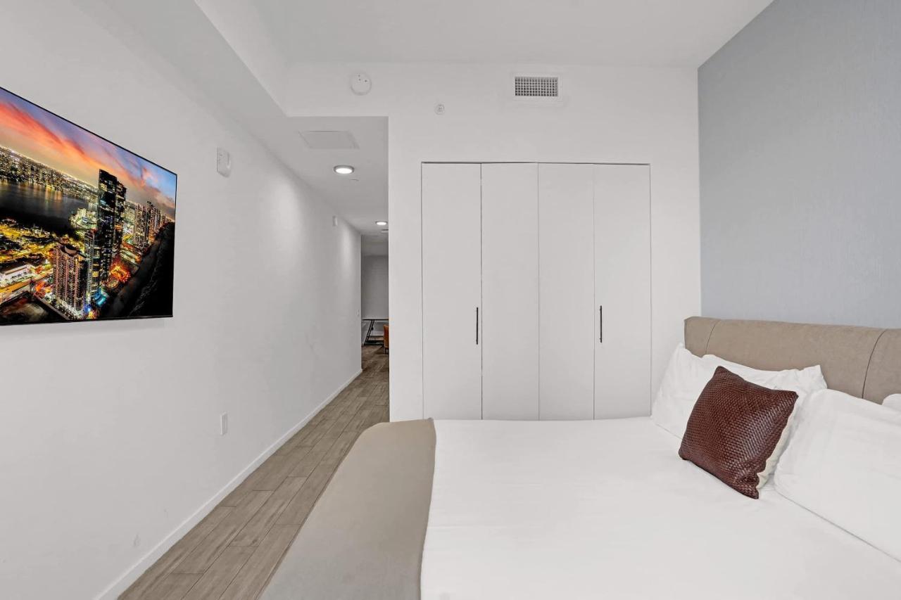 Miami Lux 1BR 47th Floor w Balcony - 4