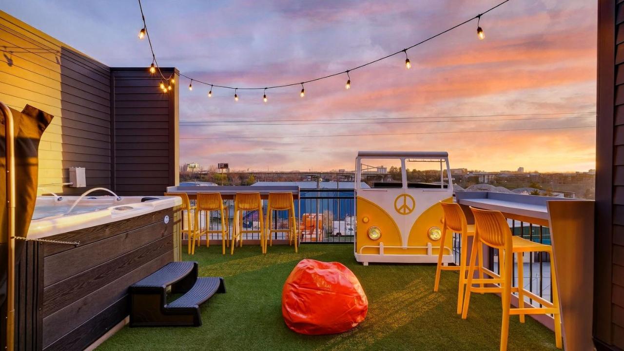 That ’70s Show by AvantStay Skyline Hot Tub Arcade Guitar Speakers Retro-Inspired Stay Near Broadway Topgolf Nissan Stadium