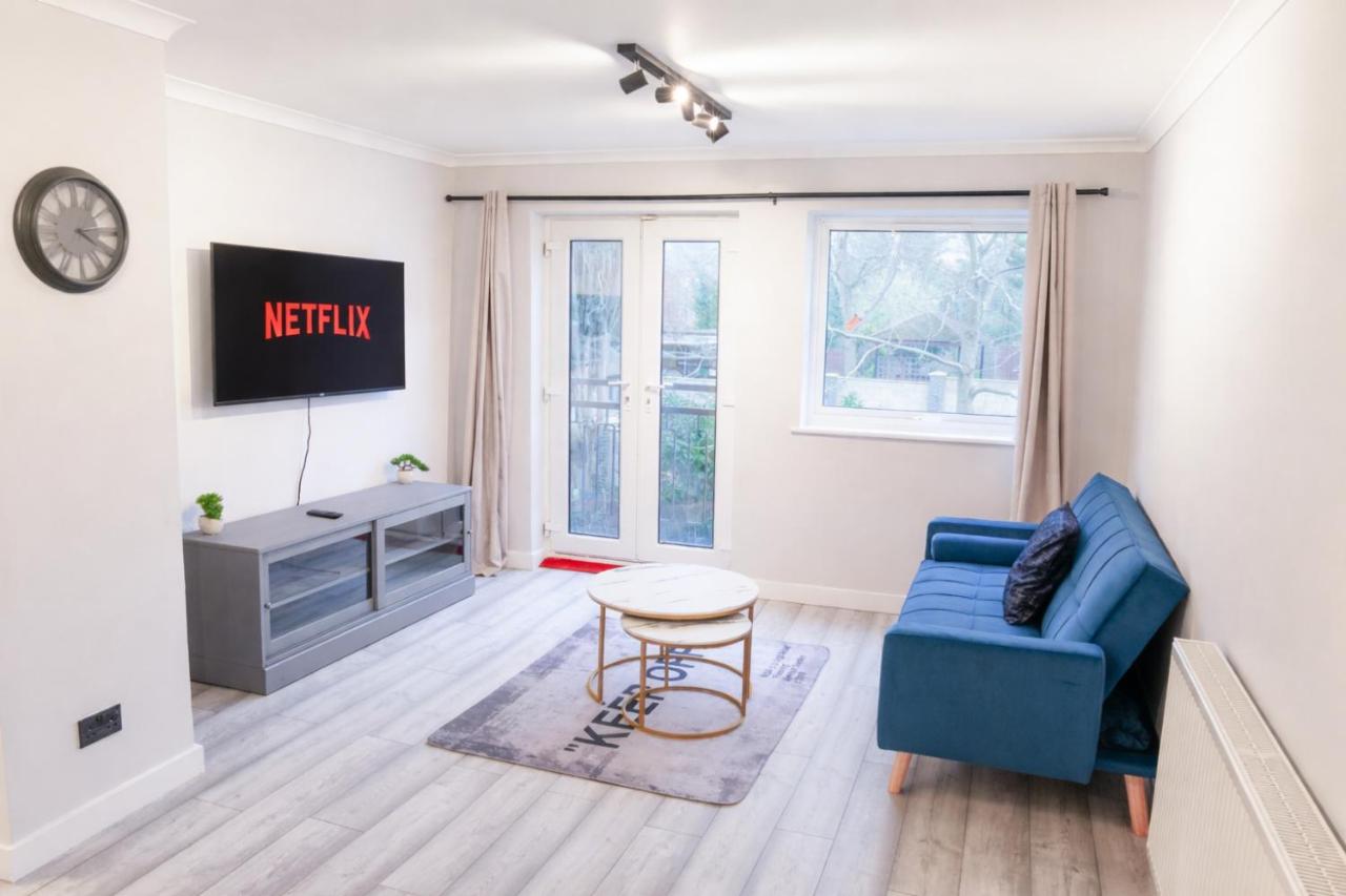 Modern 2BR Apartment in Wembley,