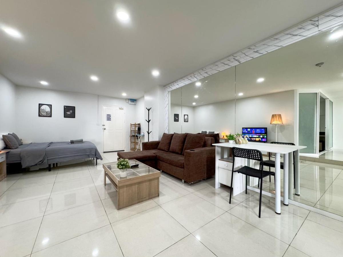 High-Rise 2BR 2Bath Near BTS Family Stay - 5