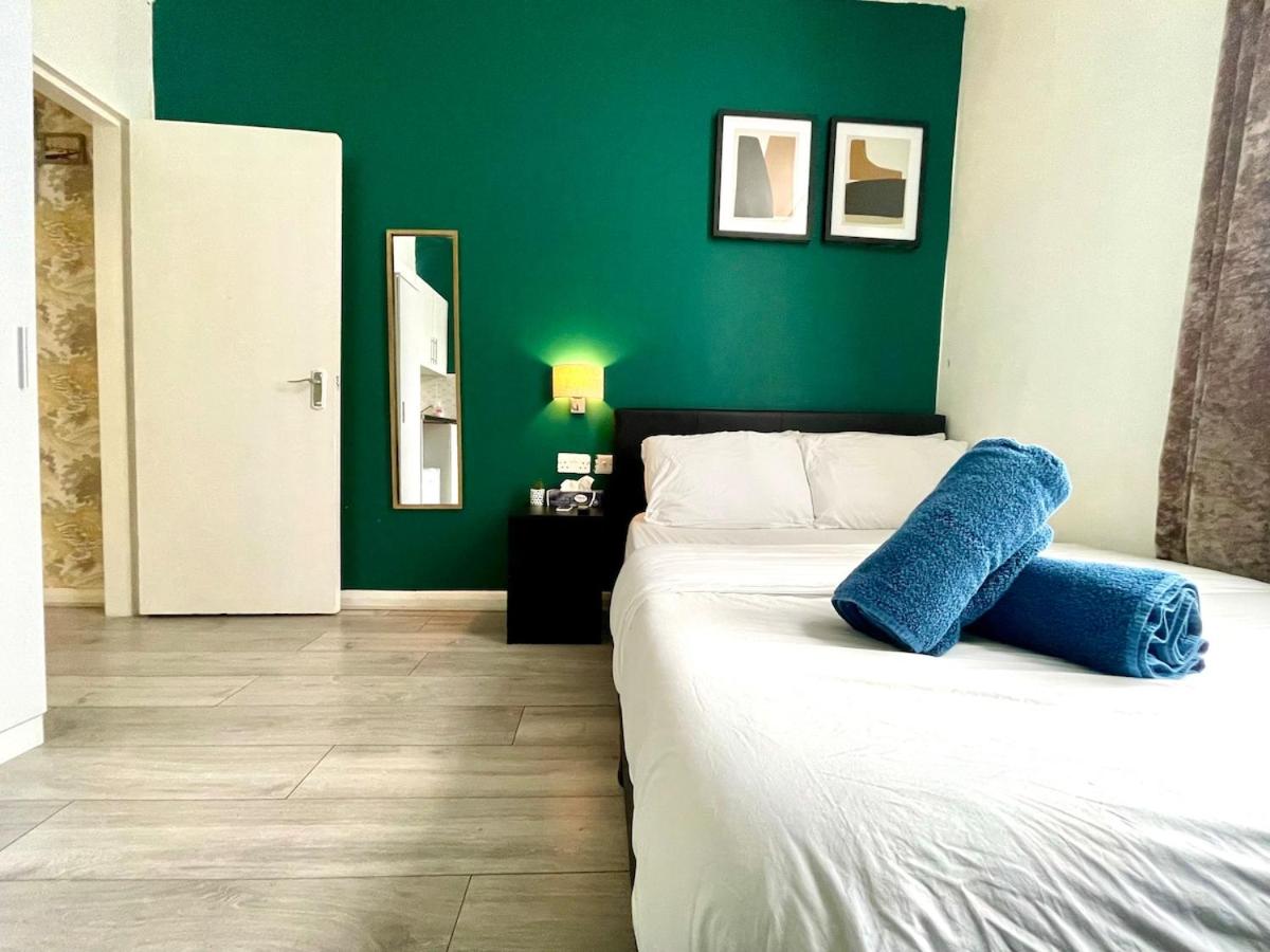 Modern London Flat - 2