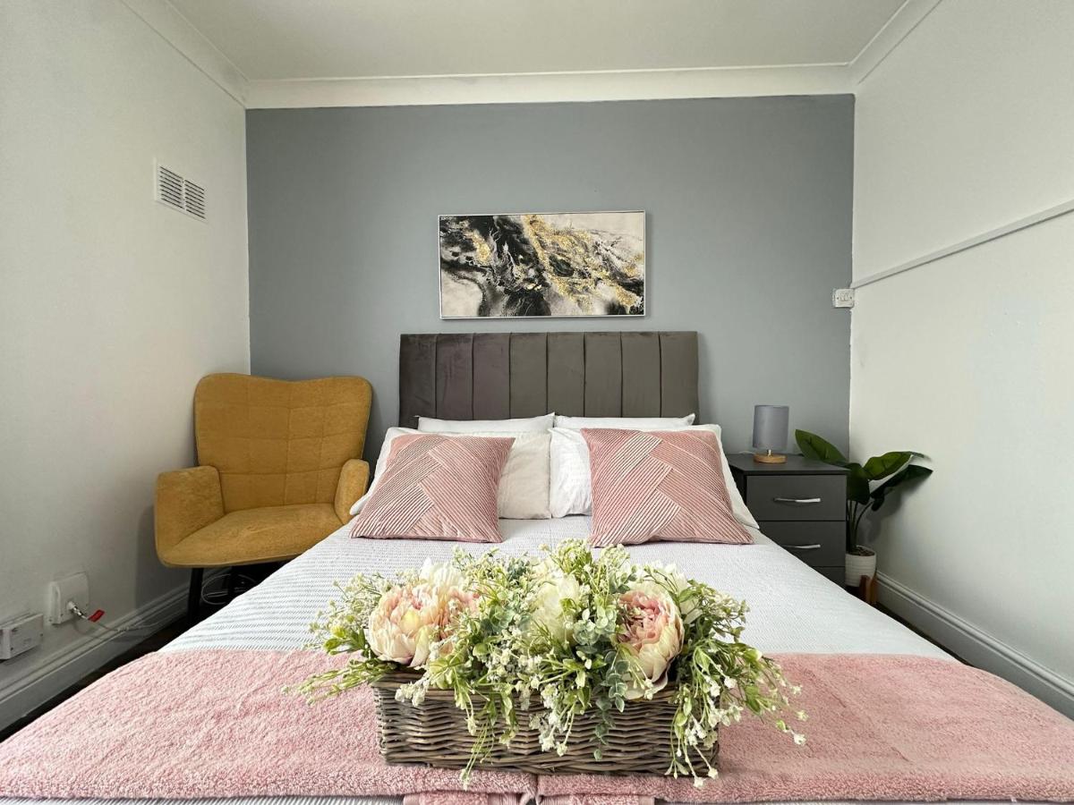 Spacious 3 Bedroom Flat in Kings cross! - 2