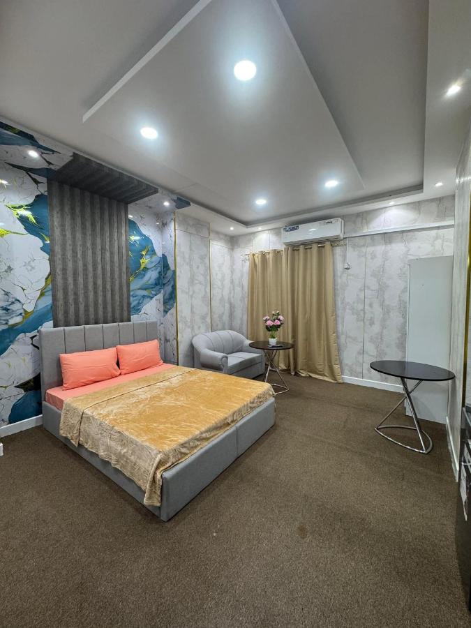 Abu Dhabi shining in - 2