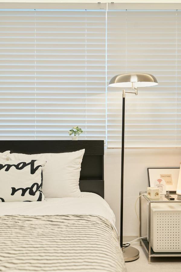 Sinsa Still - 5 minutes from Sinsa Station, 8 minutes from Nonhyeon Station, 5 minutes from Airport Bus, Luggage Storage, Adult Hospital, Business Trip, Hangang Park, Convenient Transportation - 5