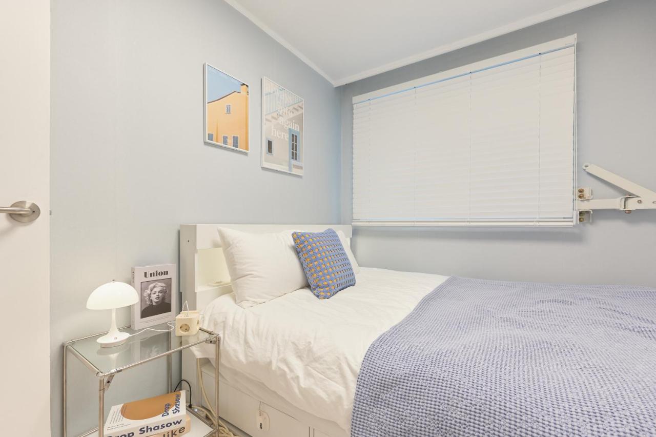 Sinsa Still - 5 minutes from Sinsa Station, 8 minutes from Nonhyeon Station, 5 minutes from Airport Bus, Luggage Storage, Adult Hospital, Business Trip, Hangang Park, Convenient Transportation - 3