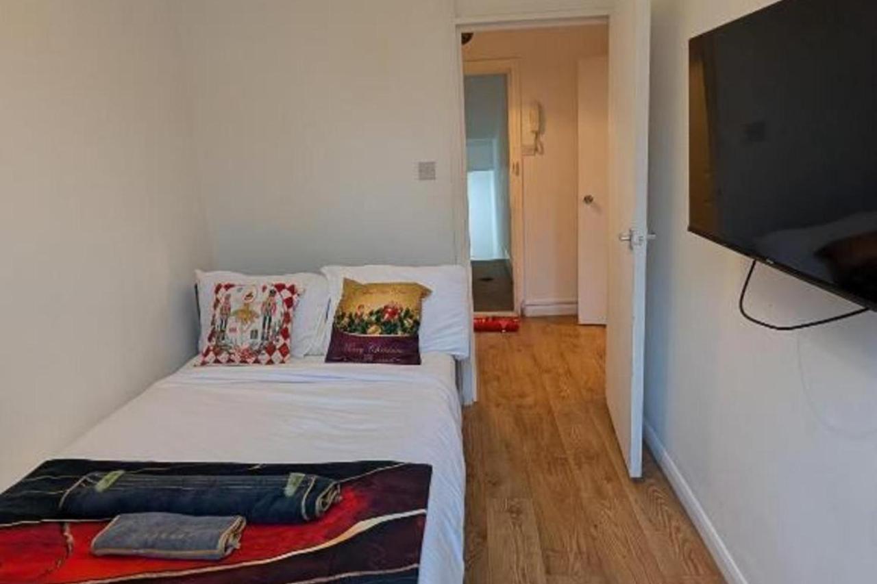 London-2Br-Sleeps6-SkySports-Netflix-DisneyPlus - 5