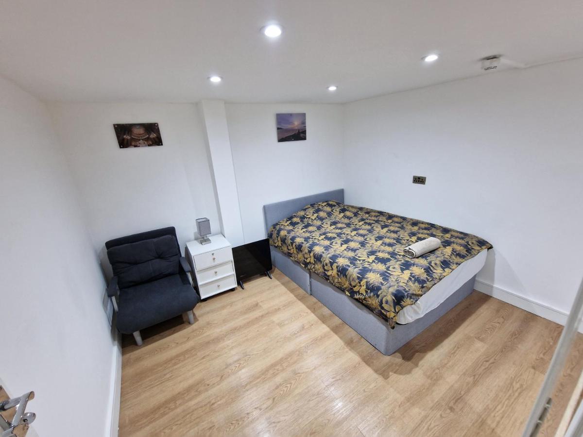 Studio Flat near Arsenal, One Stop from Eurostar - 2