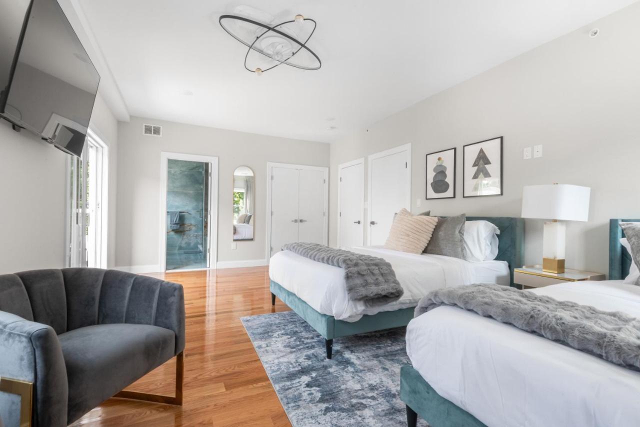 Luxury 4BR Home Near Manhattan Sleeps 12 - 2