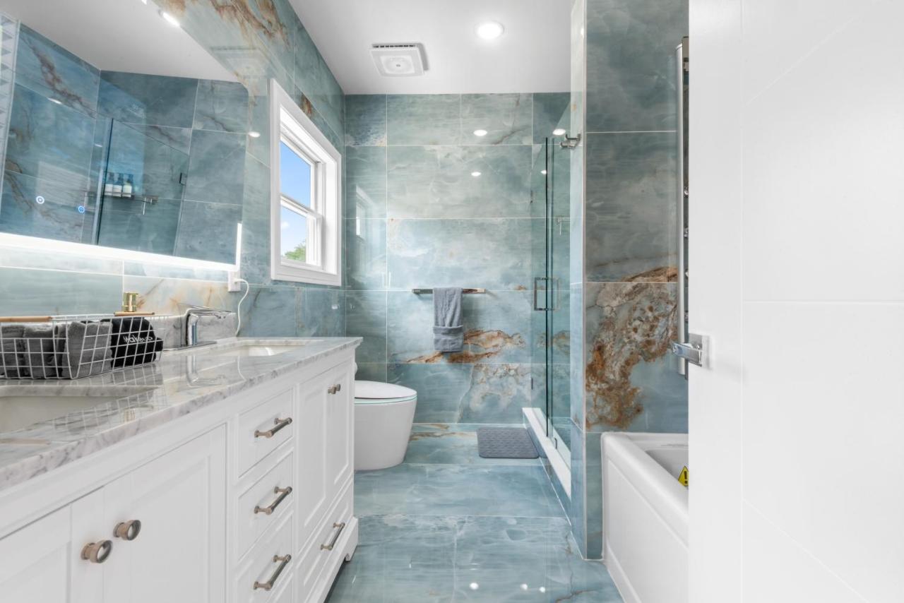 Luxury 4BR Home Near Manhattan Sleeps 12 - 3