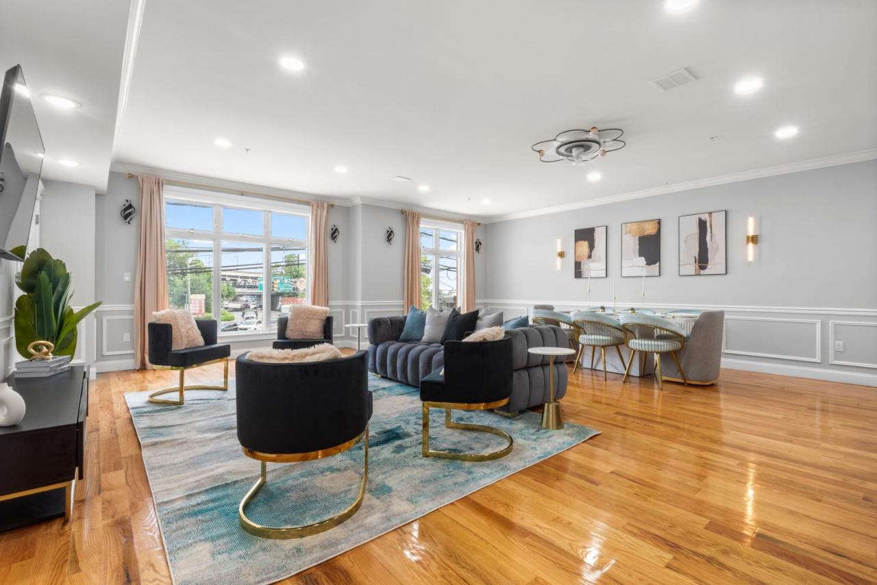 Luxury 4BR Home Near Manhattan Sleeps 12