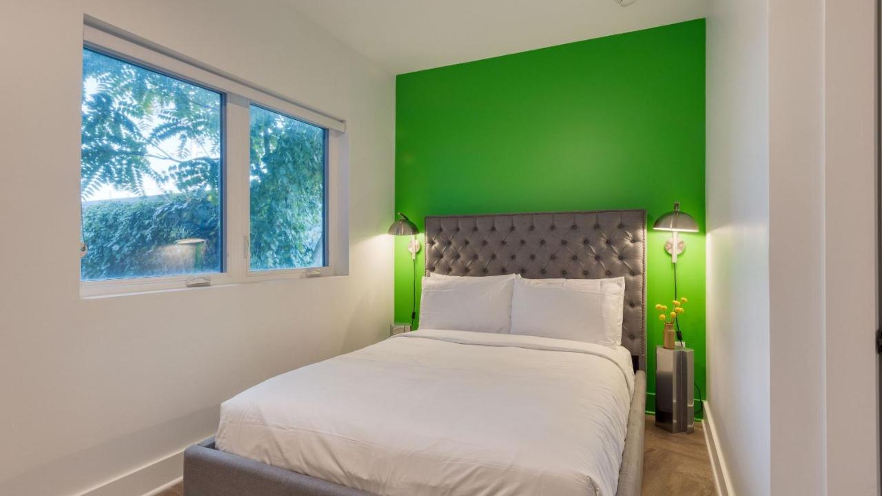 The Carter Buyout - 2 Units by AvantStay Group Stay Sleeps 24 - 2