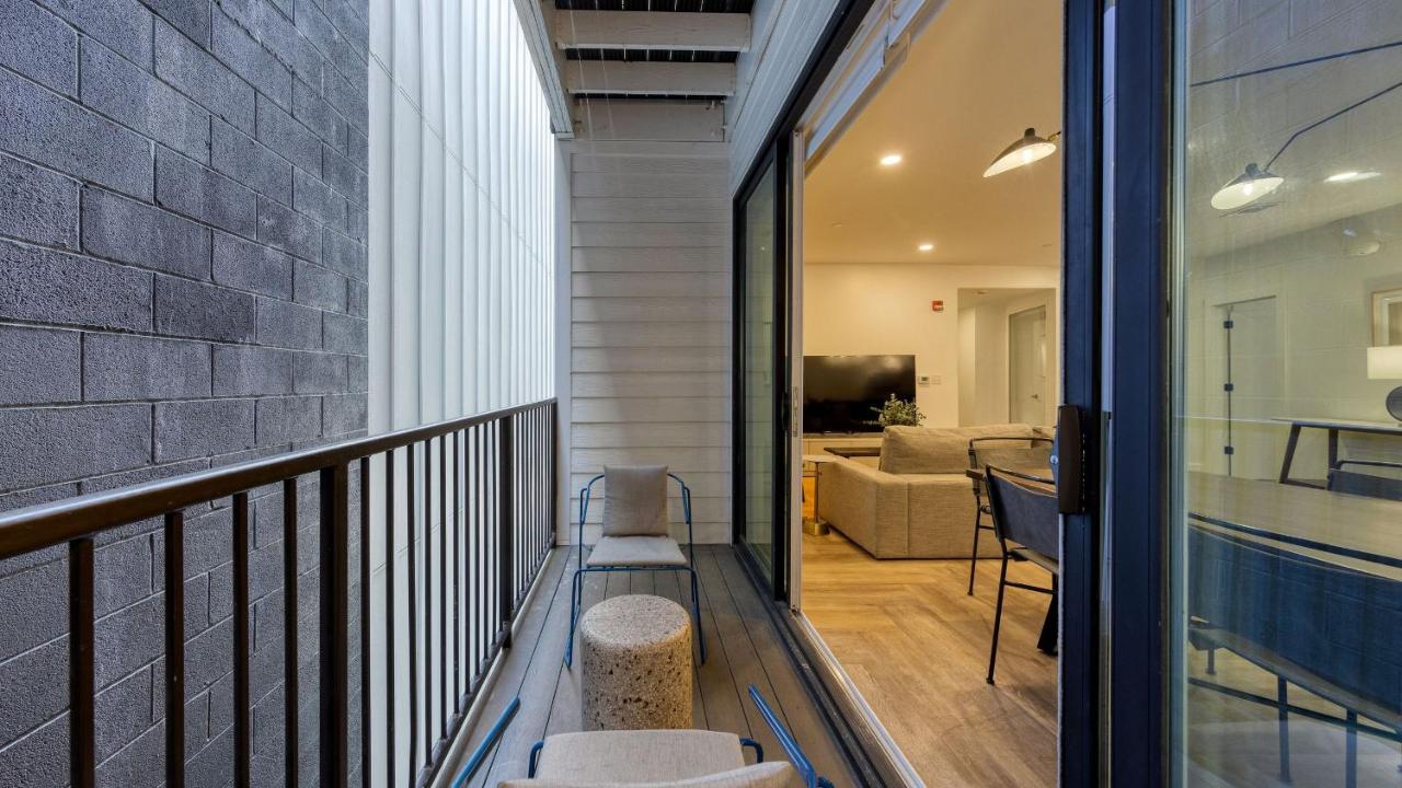 The Carter Buyout - 2 Units by AvantStay Group Stay Sleeps 24 - 3