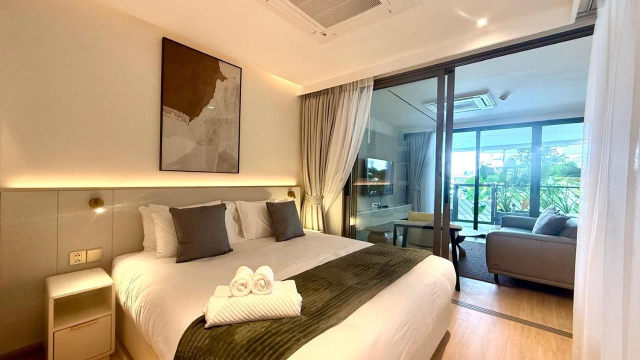 Luxurious One bedroom Condo with Pool View at Boat Avenue near Laguna Phuket - 2