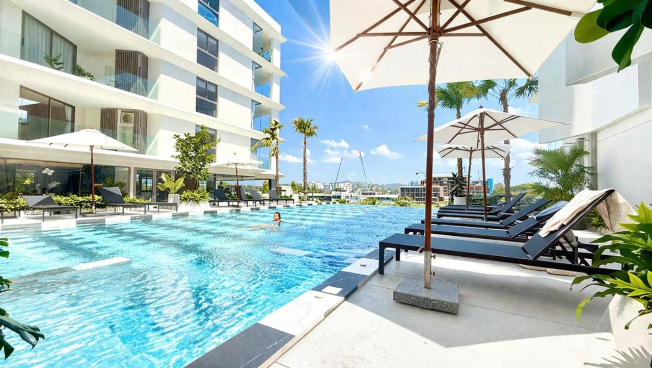 Luxurious One bedroom Condo with Pool View at Boat Avenue near Laguna Phuket