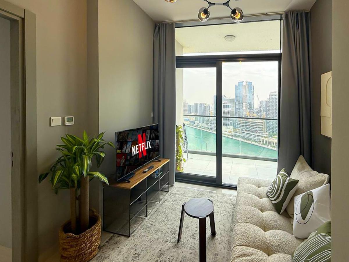 Canal Luxe Stay, Burj Khalifa Frame, Business Bay