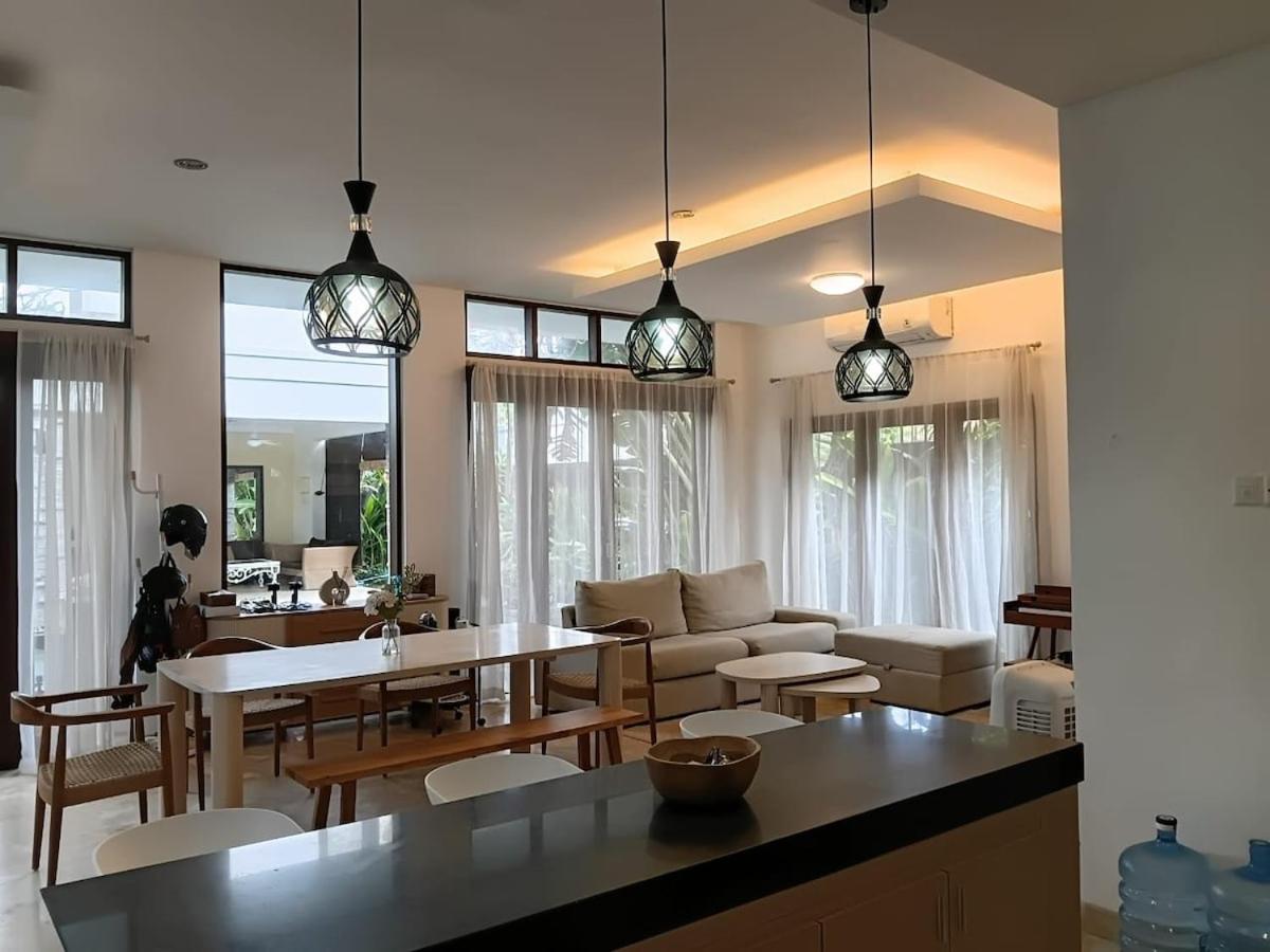 Spacious 3-Suite Villa w Pool & Security in Berawa