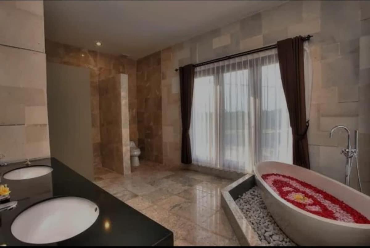 Spacious 3-Suite Villa w Pool & Security in Berawa - 3