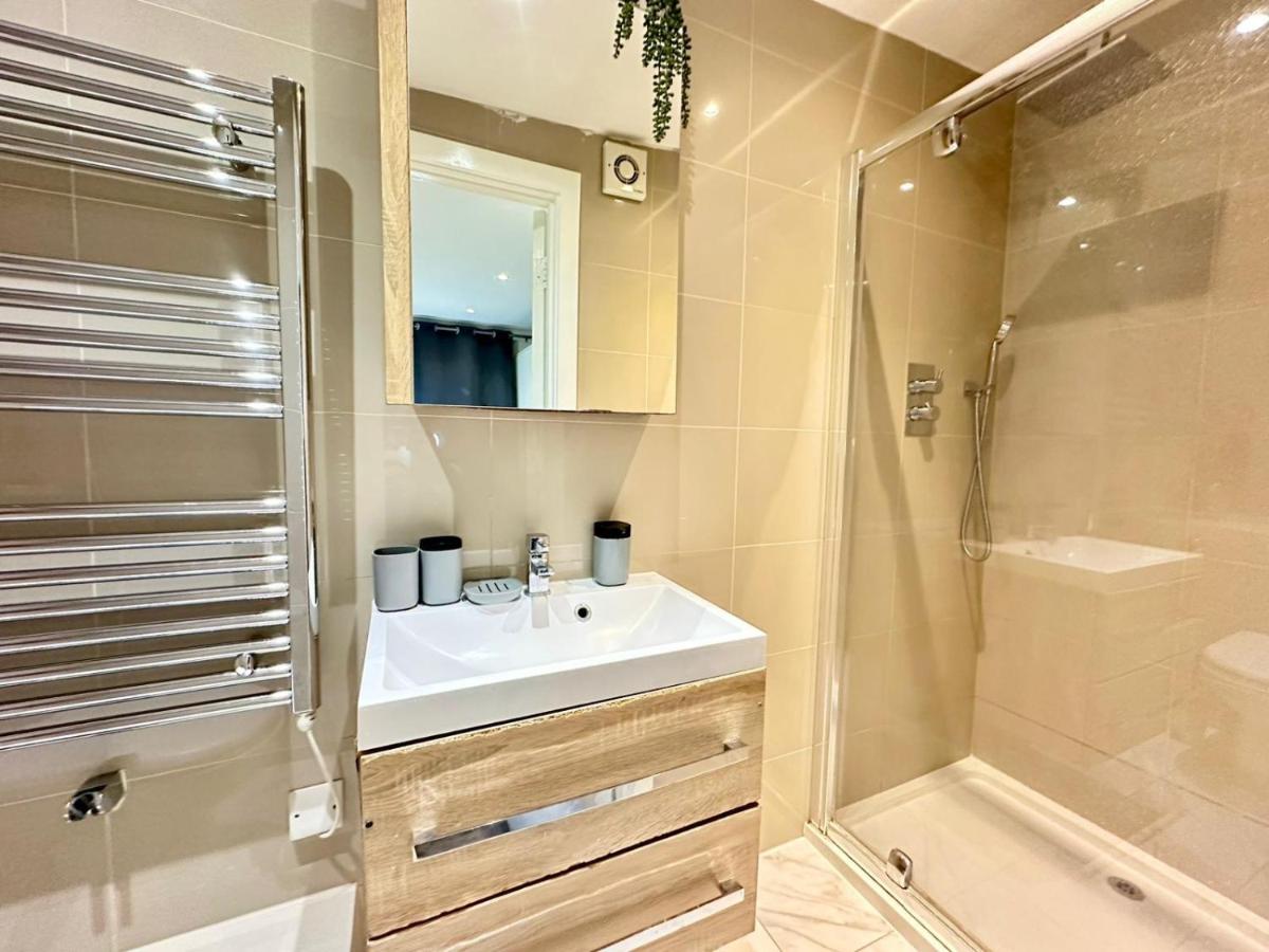 Comfortable Family Apartment Near Harrods - 3