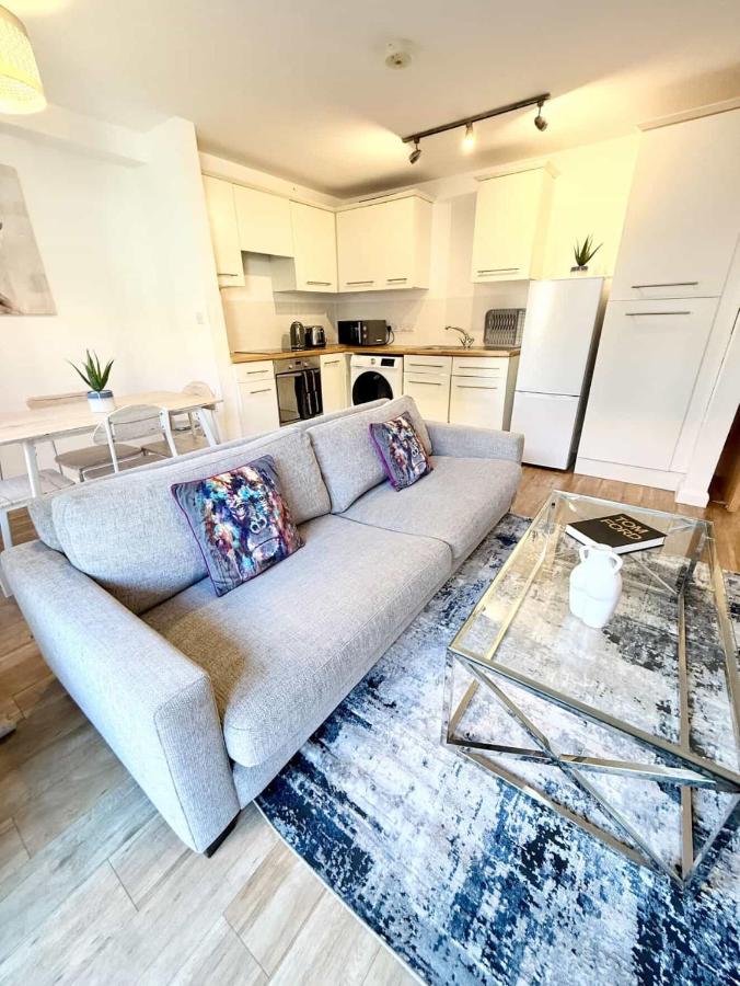 Lovely two bed close to station - 4