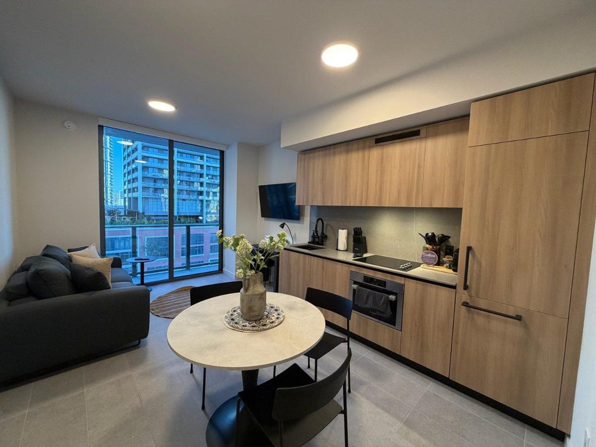 Sleek Downtown Condo w Den at 501 First - Pool Gym & Urban Views - 4