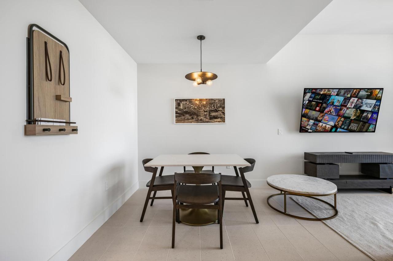 Elegant 51st-Floor Condo in Prime Miami Location - 4