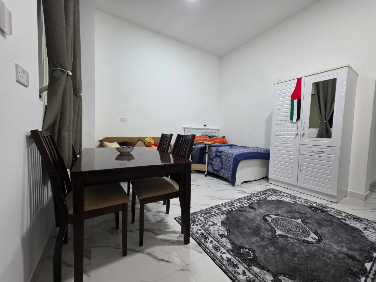 Modern Apartment Near City Center - 4