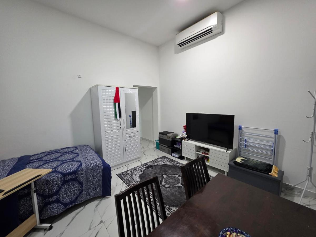 Modern Apartment Near City Center - 5