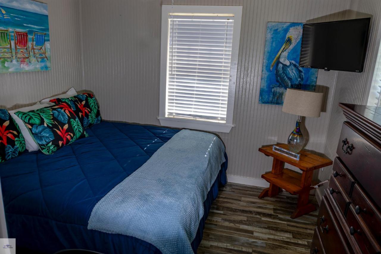 Blue Dolphin Inn and Cottages — photo 9