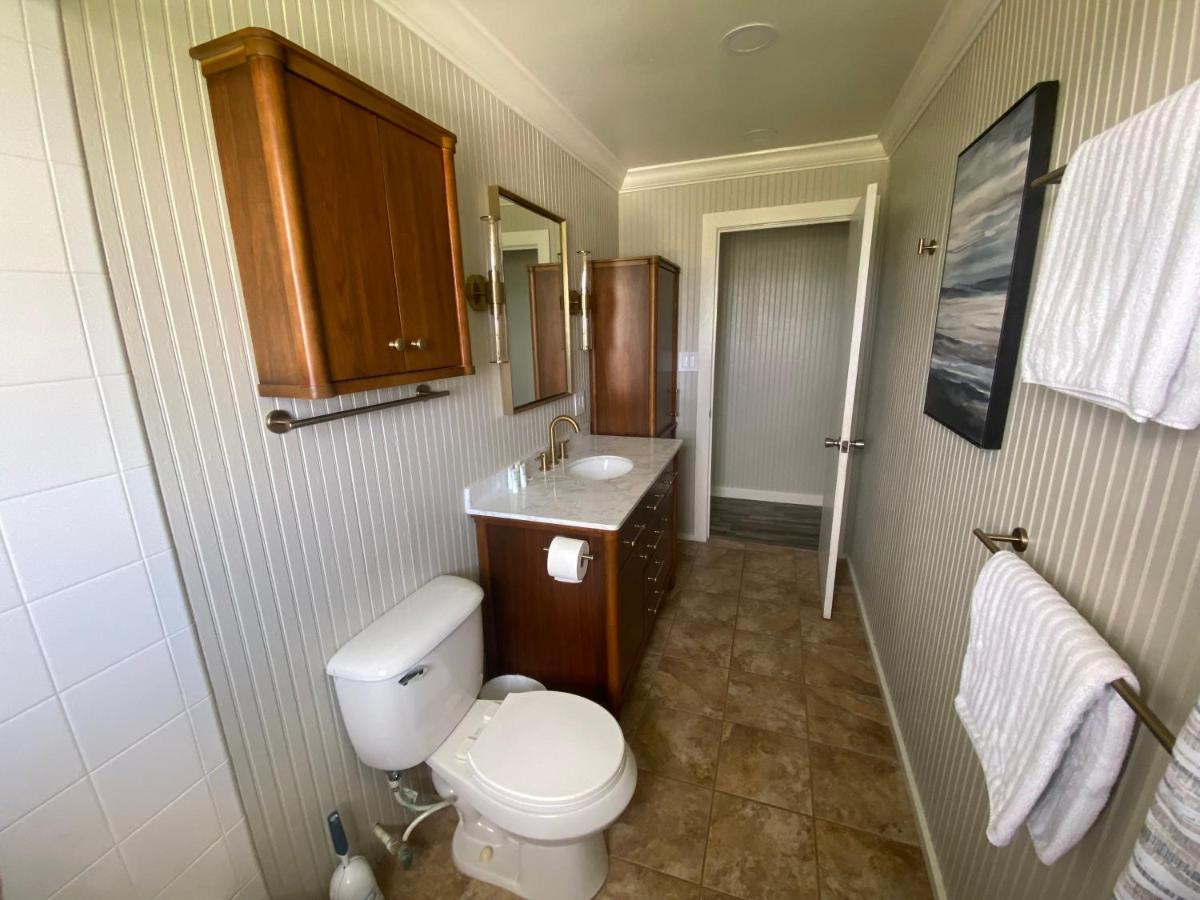 Blue Dolphin Inn and Cottages — photo 12