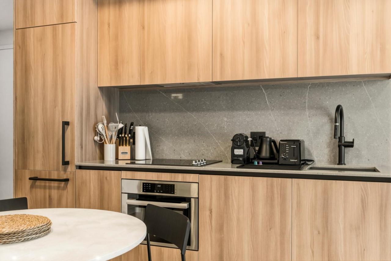 Refined Urban Stay at 501 First - Resort-Style Amenities - 3