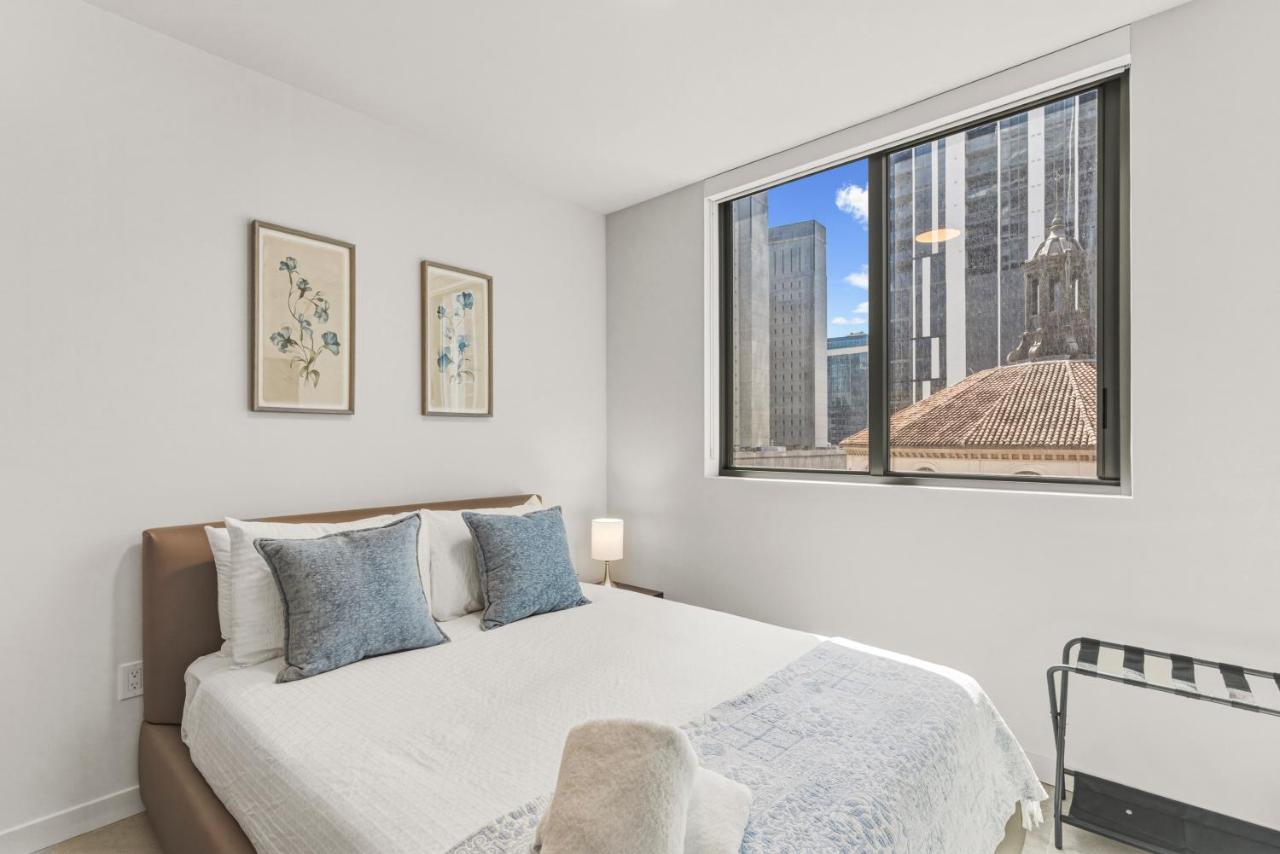 Sleek Urban Stay at 501 First Miami - 2