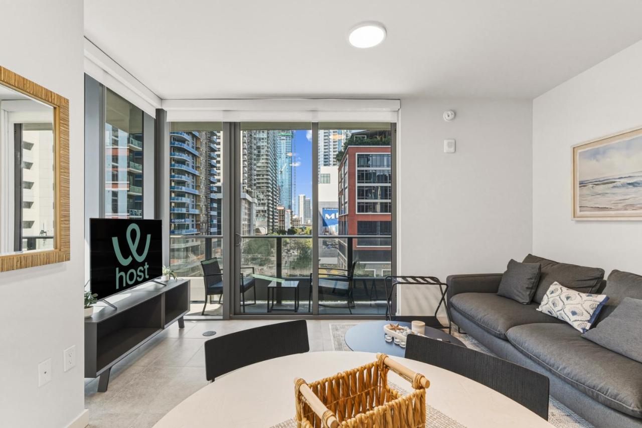 Sleek Urban Stay at 501 First Miami - 4