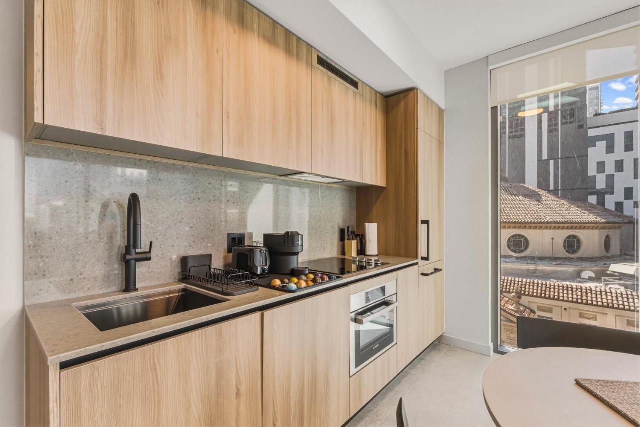 Sleek Urban Stay at 501 First Miami - 3