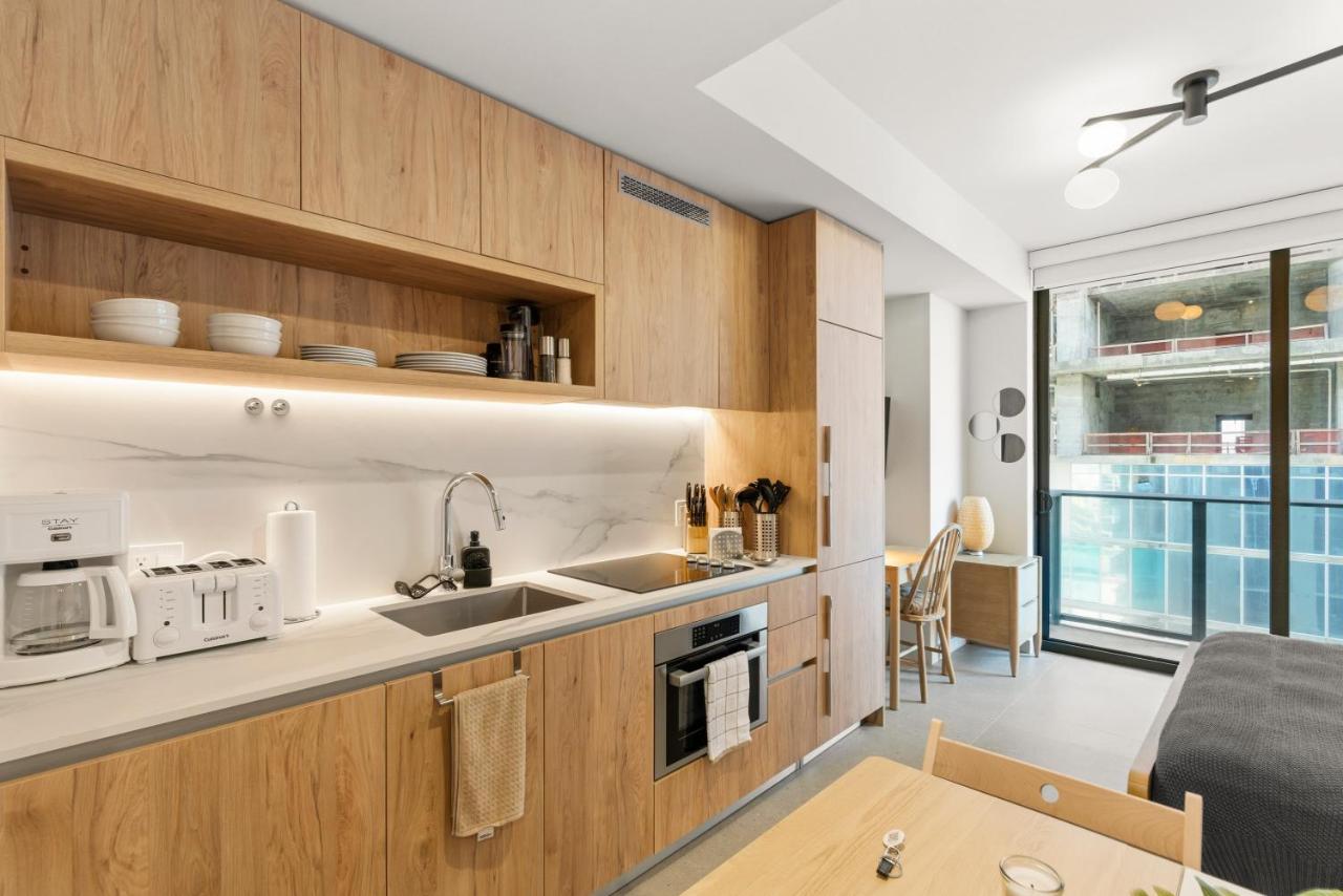 Prime Location Studio Near Bayfront Park with Pool - 2