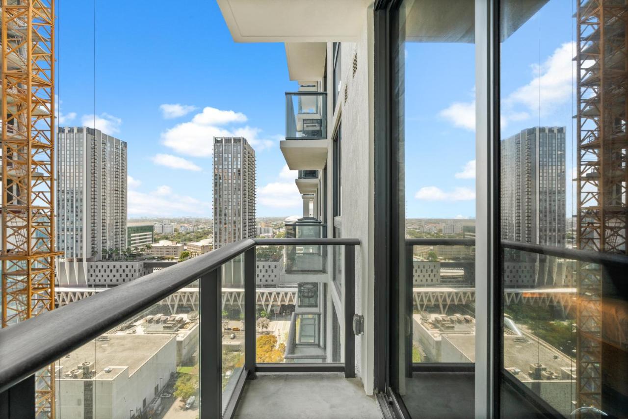 Prime Location Studio Near Bayfront Park with Pool - 4