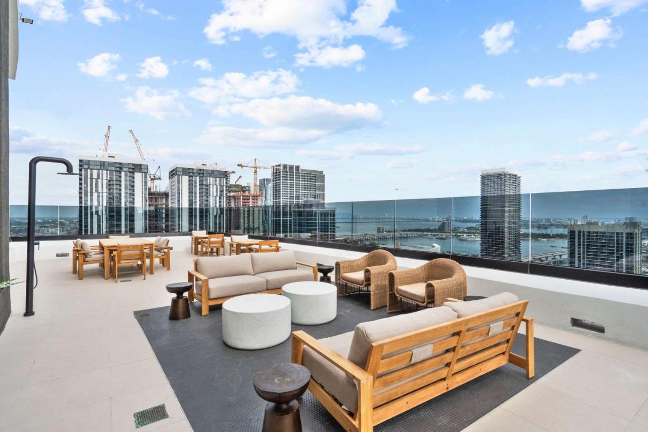 Prime Downtown Miami Stay w Pool and Gym - 5