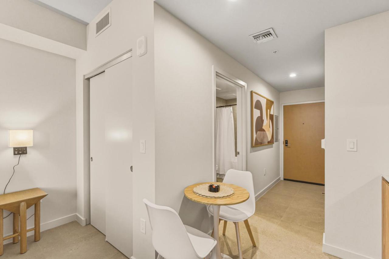 Luxury Studio Steps from Bayfrontpark - 3