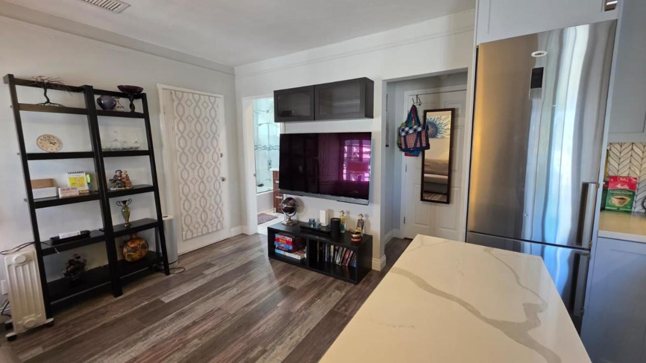 Bobbies Little Corner - 5