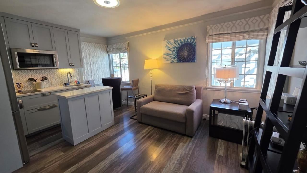 Bobbies Little Corner - 4