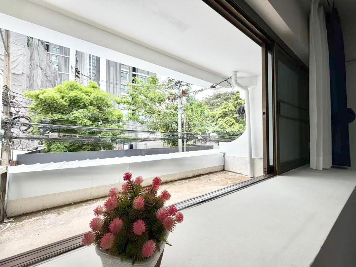 S Hostel sukhumvit48 Near Phrakanong BTS 2001 - 2