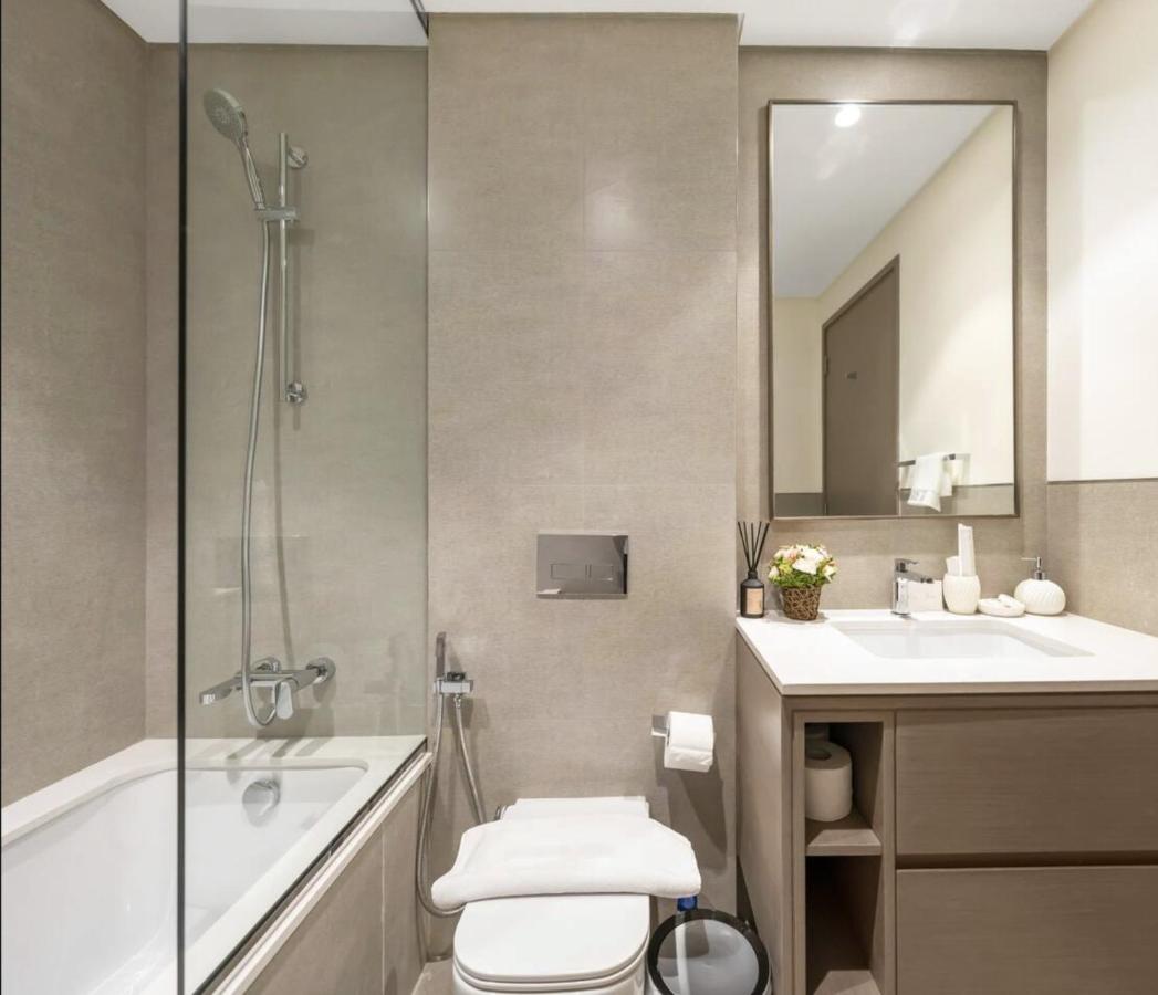 Luxury 3BR Apartment in Downtown In Burj Vista - 3