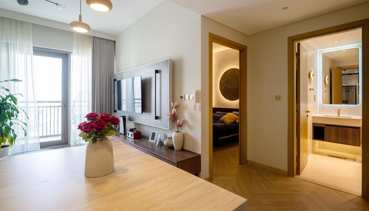 Mid-floor Designer 1BR Dubai Creek Harbour - 3