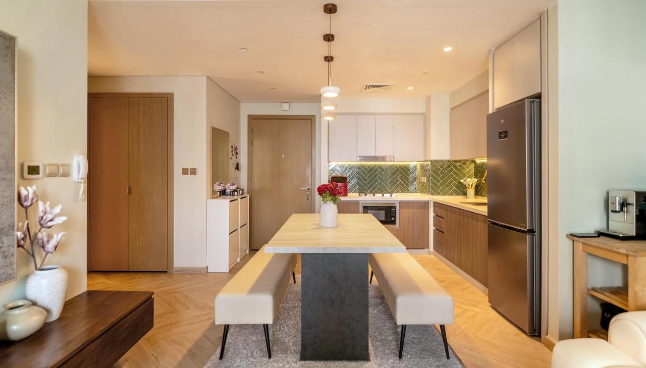 Mid-floor Designer 1BR Dubai Creek Harbour - 5