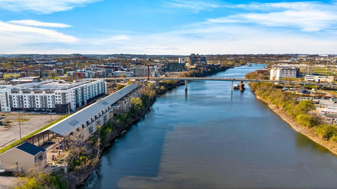 Riverfront Rhythm by AvantStay Shared Pool Balcony River Views Walk to Broadway Germantown - 4