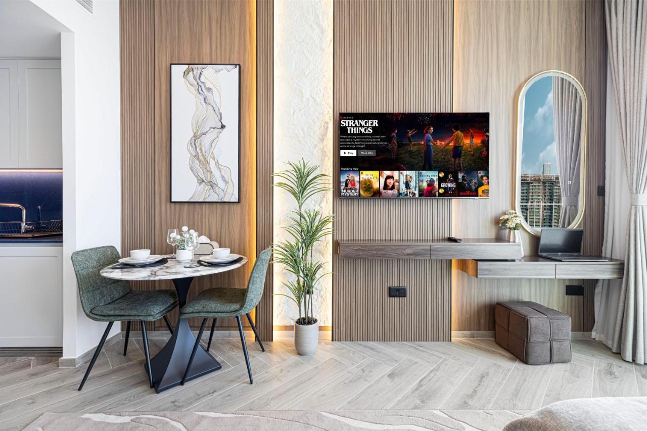 Peninsula Three Burj Khalifa & Canal Views - 3