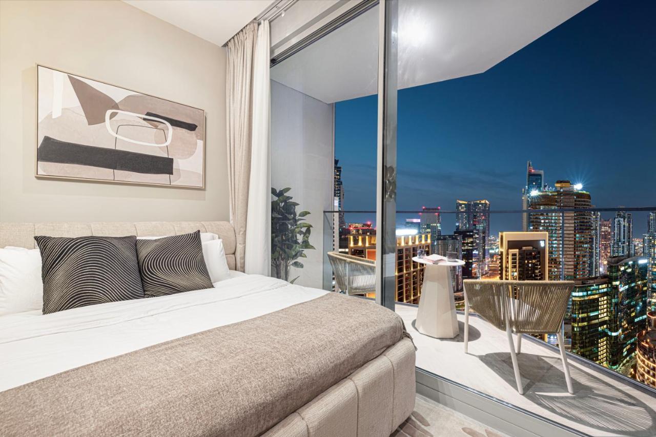 Peninsula Three Burj Khalifa & Canal Views - 2