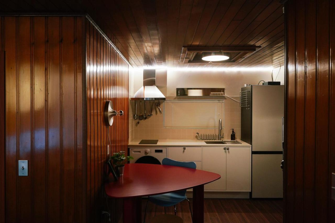 THE TEXTURE - Private Entire Floor, 3BR 5 Beds, Sleeps 8 - Seongsu, 3-Min Walk to Line 2 - K-Heritage Meets Trendy Seongsu - Free Luggage Storage - 4