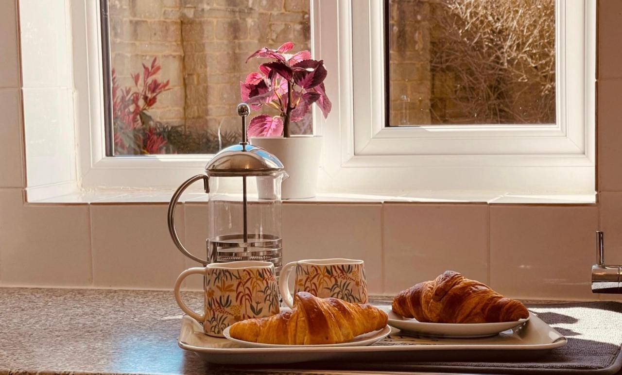 Peaceful 2-Bed Bath house with parking & garden & fast WiFi & easy city access - 3